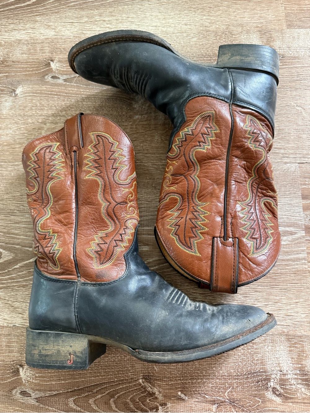 Justin Round Toe Black Cowboy Boots